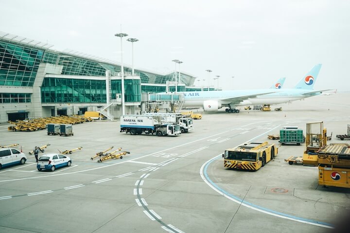 airplane-of-korean-air-at-the-incheon-international-airport-in-korea